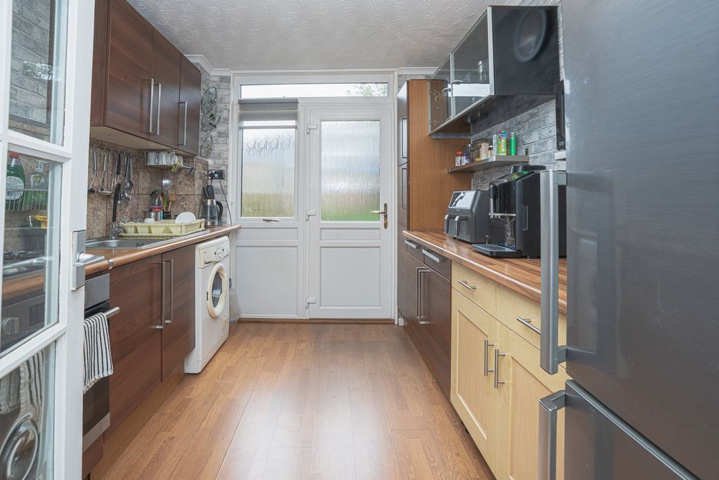 Property photo 3 of 26