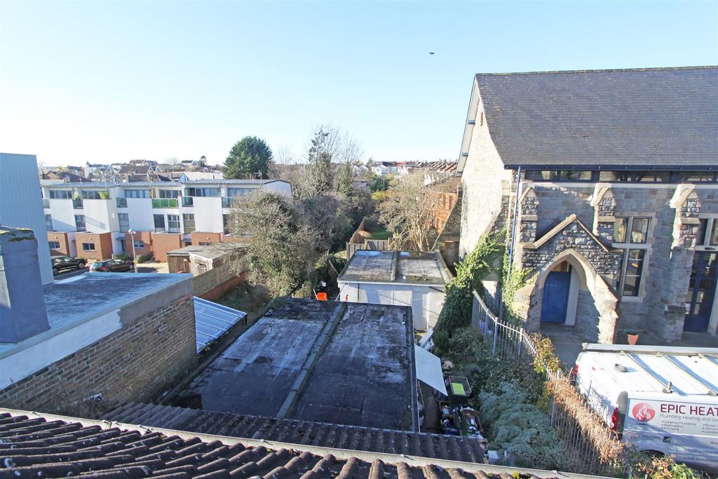 Property photo 3 of 10