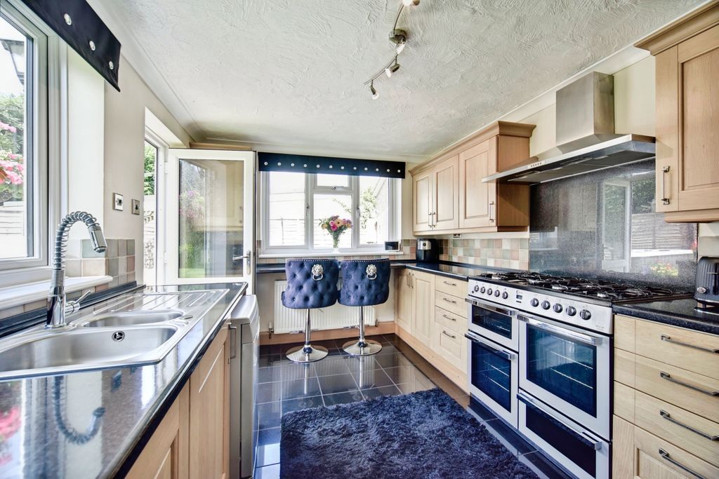 Property photo 3 of 21