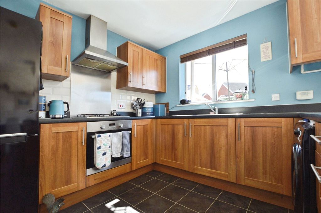 Property photo 3 of 13 Kitchen