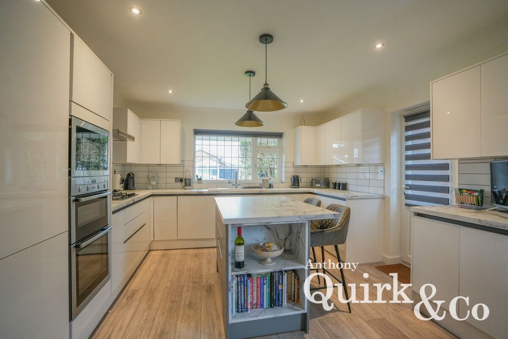 Property photo 3 of 20