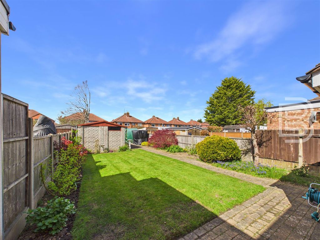 Property photo 2 of 14 Garden (2).Jpg