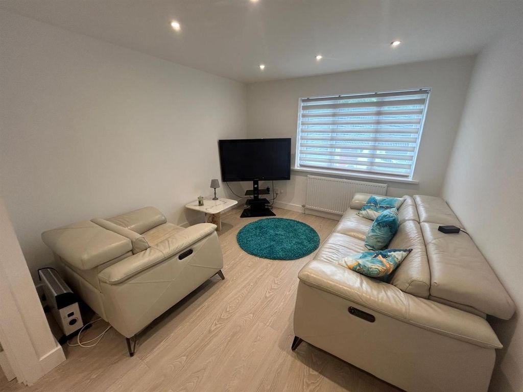 Property photo 2 of 13 L.Jpg
