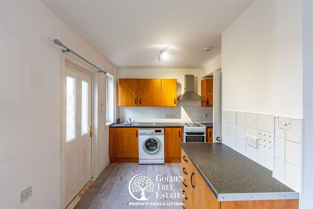 Property photo 3 of 30 Kitchen