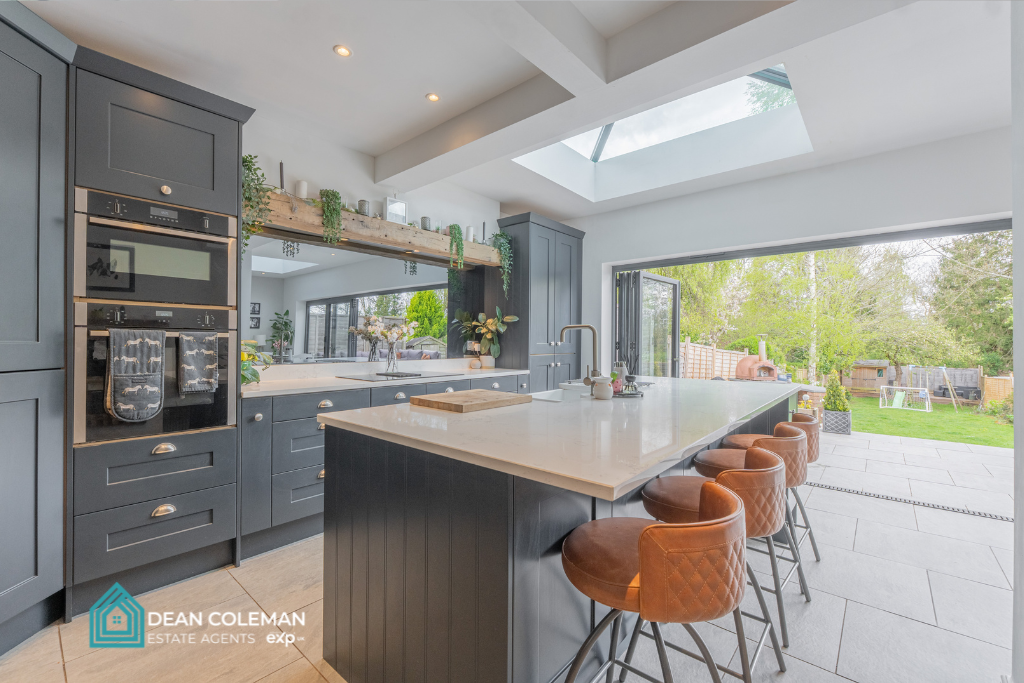 Property photo 2 of 33