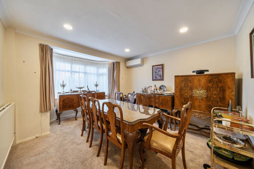 Property photo 3 of 17 1423995-3-69B14Ef...