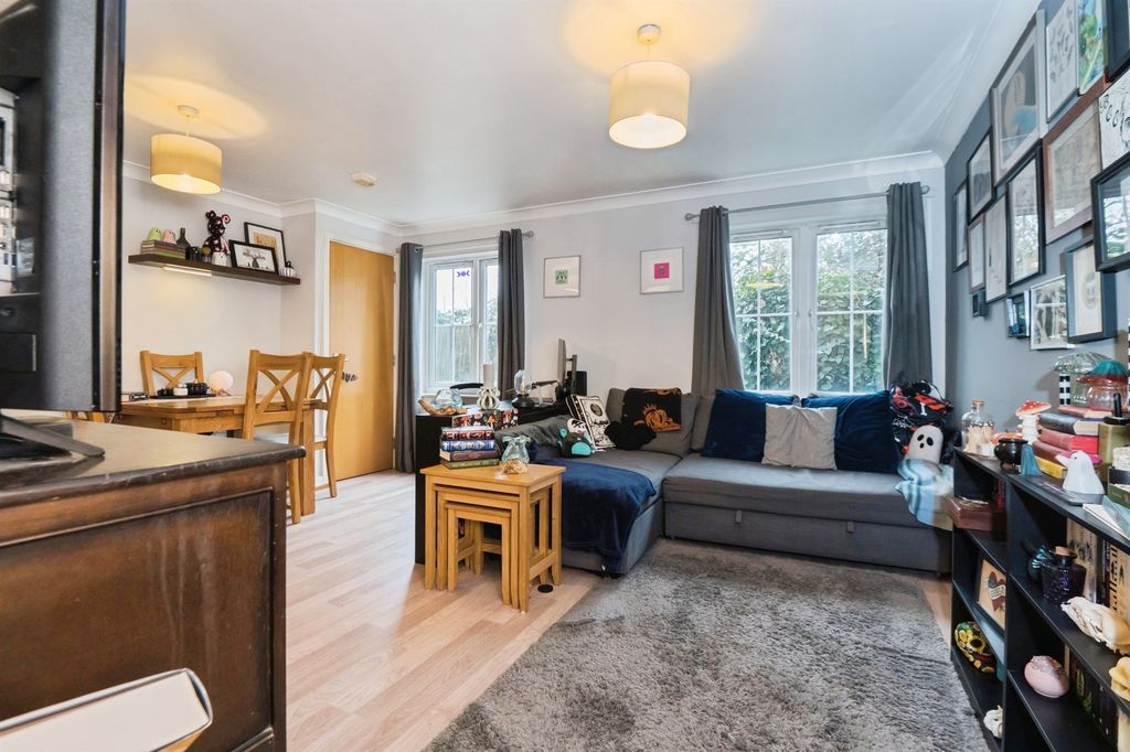 Property photo 2 of 11