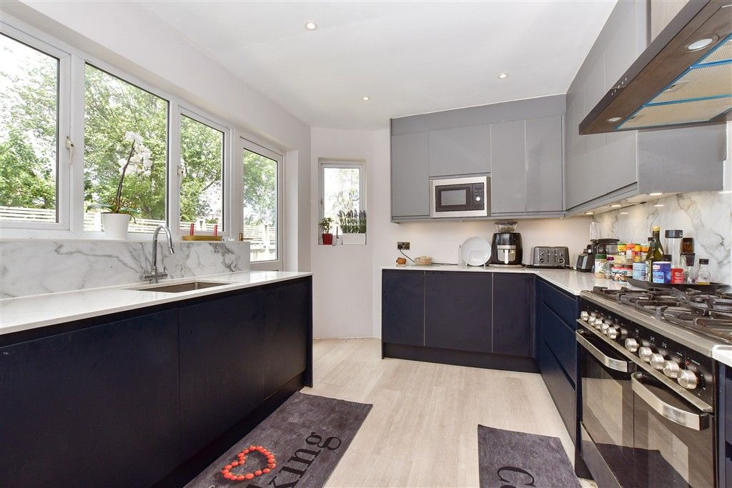 Property photo 2 of 16 Kitchen