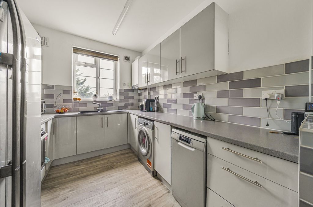 Property photo 2 of 11 Kitchen