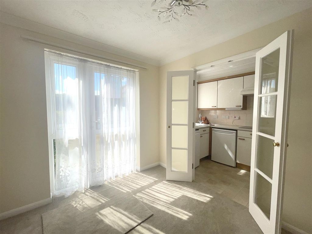 Property photo 2 of 20 Cranley 20.Jpg