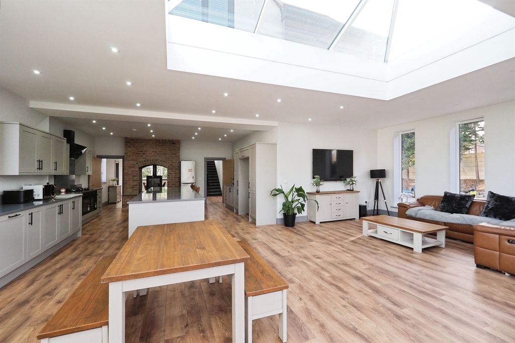 Property photo 3 of 23