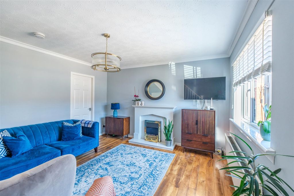 Property photo 2 of 24 Southend Grove-12.Jpg