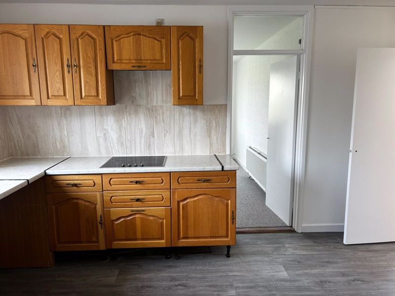 Property photo 3 of 8 Photo 6