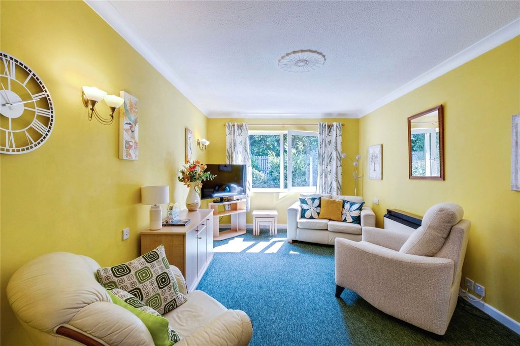 Property photo 3 of 10 Lounge