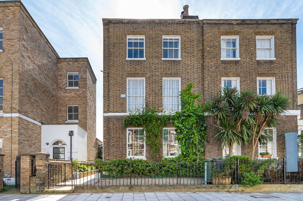 Property photo 1 of 50
