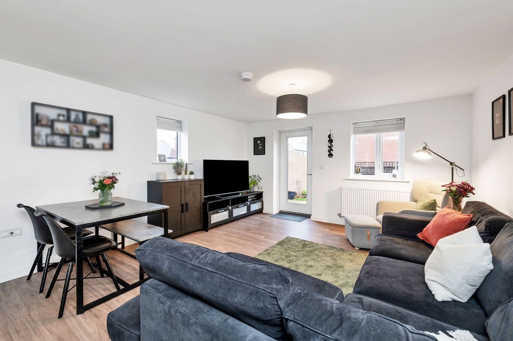 Property photo 3 of 12