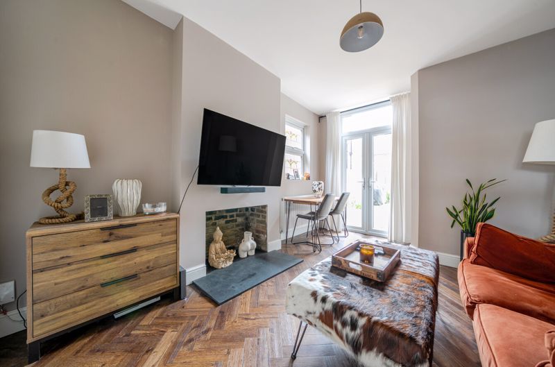 Property photo 2 of 20 Lounge Angle 1