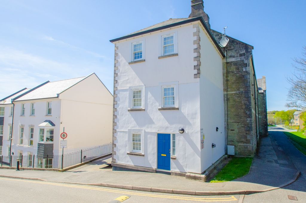 Property photo 1 of 12 12 Royffe Way Tps Bodmin 01208 74182-1