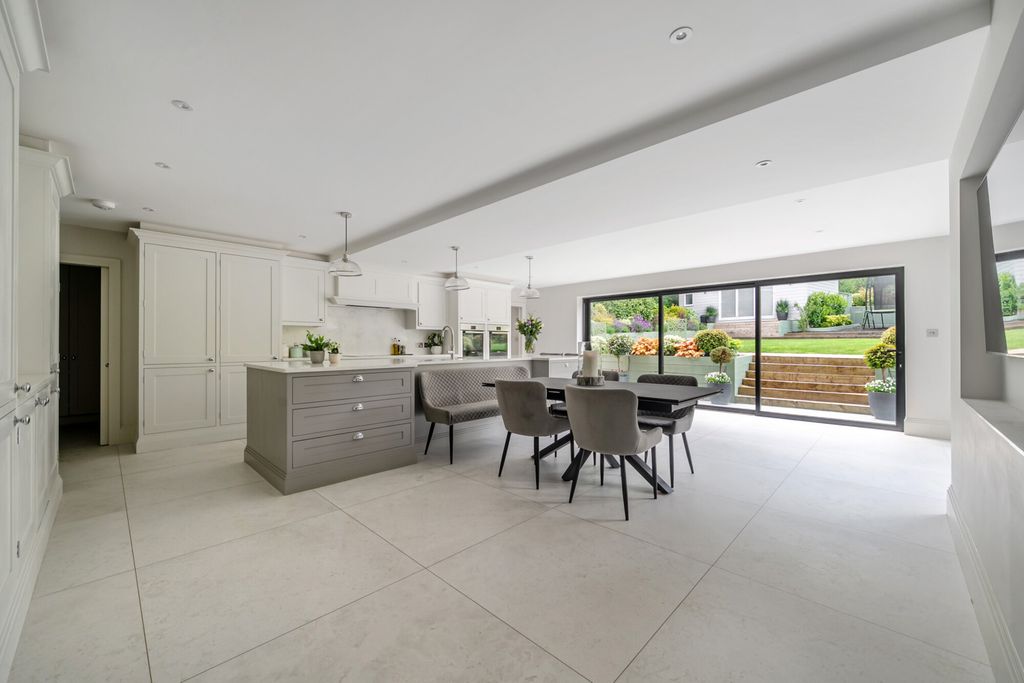 Property photo 2 of 31 1457930-1-6A0F01F...