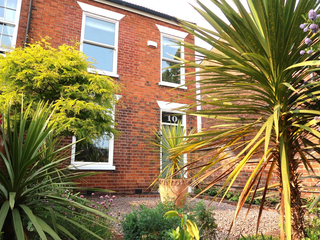 Property photo 1 of 32
