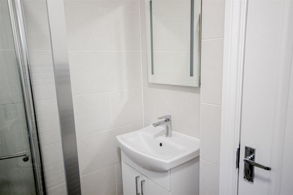 Property photo 3 of 7 Shower Room