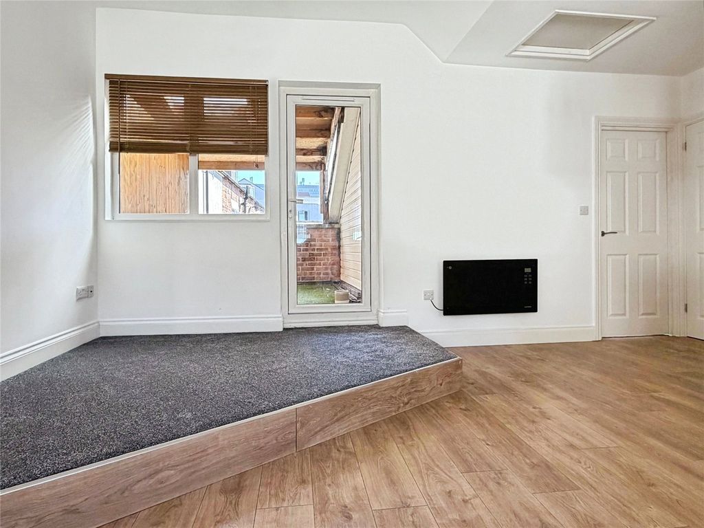 Property photo 2 of 8 Picture No. 27