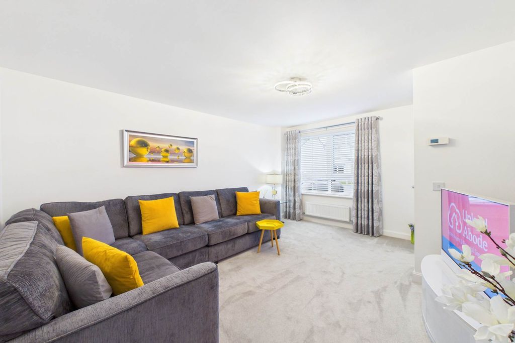 Property photo 2 of 26