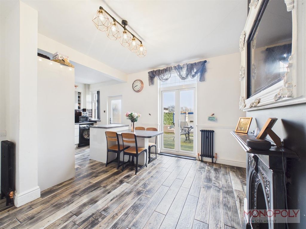 Property photo 3 of 30 Cam01943G0-Pr0633-Still005.Jpg