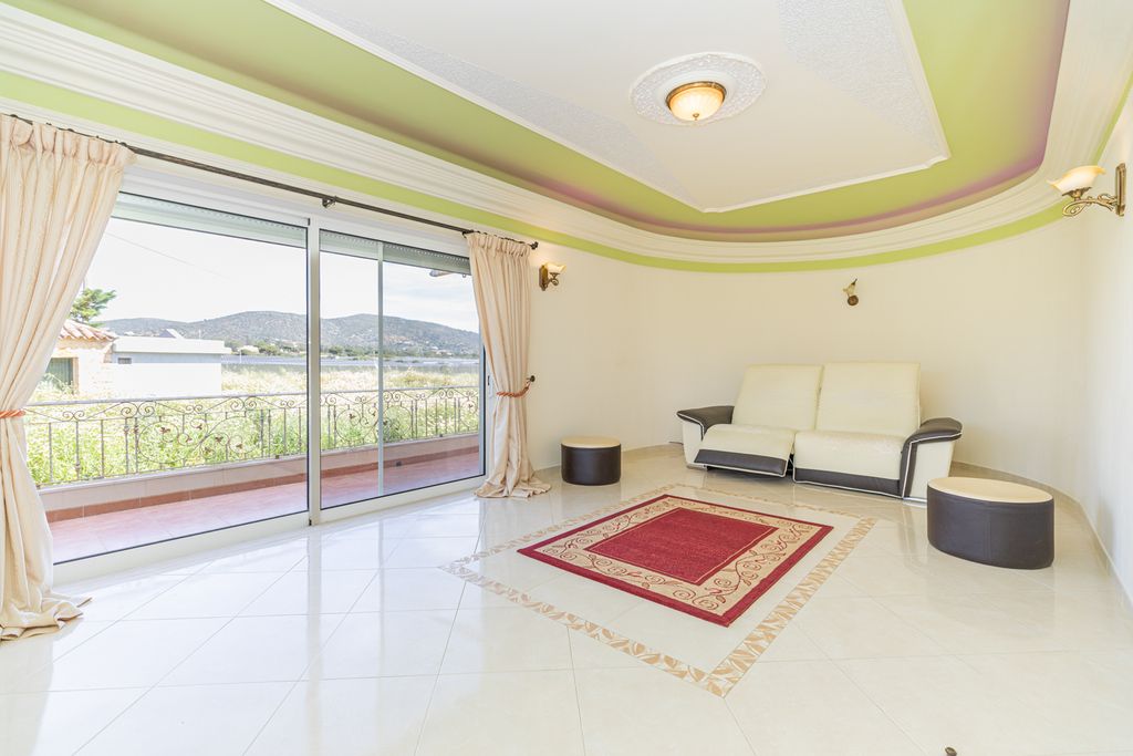 Property photo 3 of 32