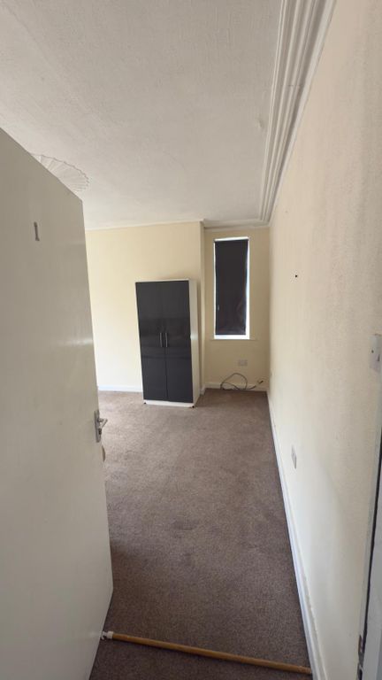 Property photo 3 of 20 Room 1