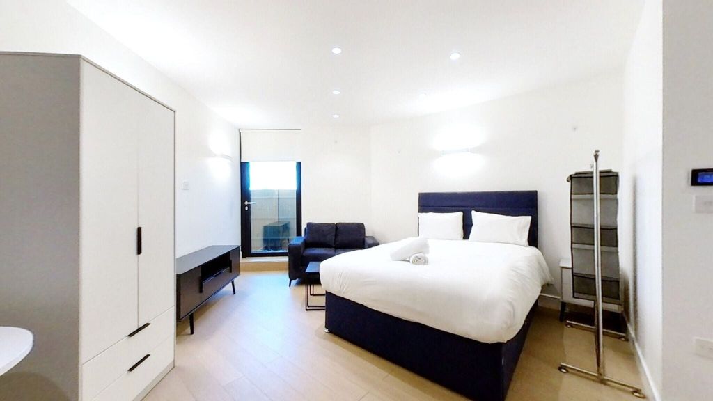 Property photo 1 of 14 Bedroom