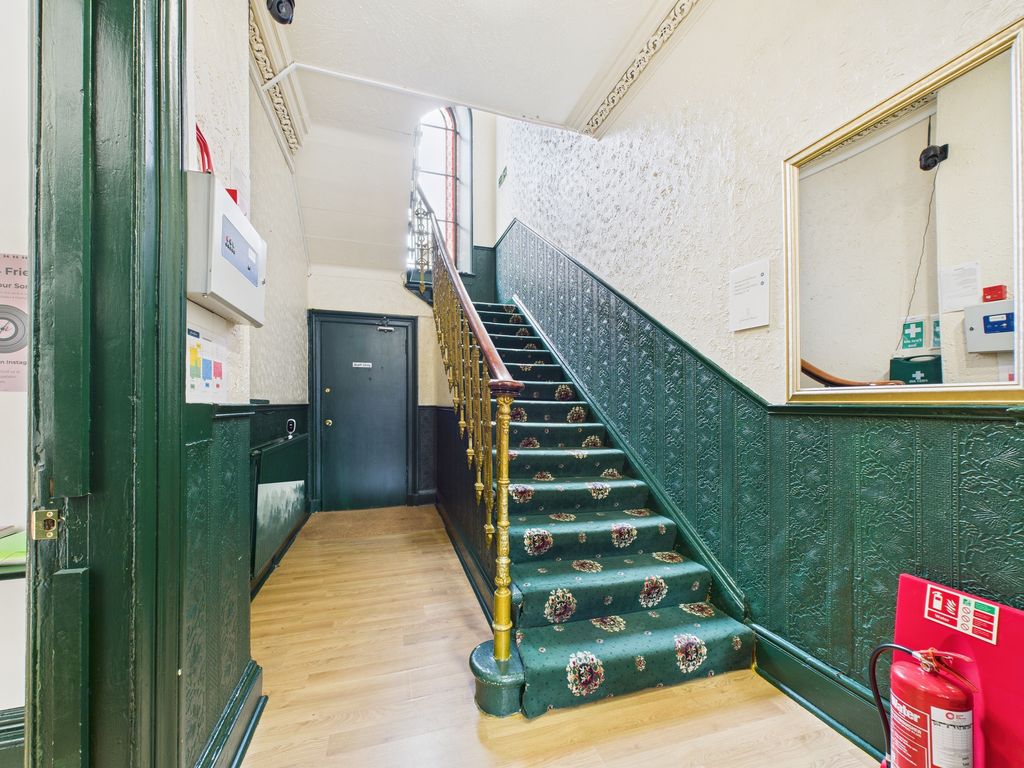 Property photo 3 of 23 Cam03185G0-Pr0122-Still009