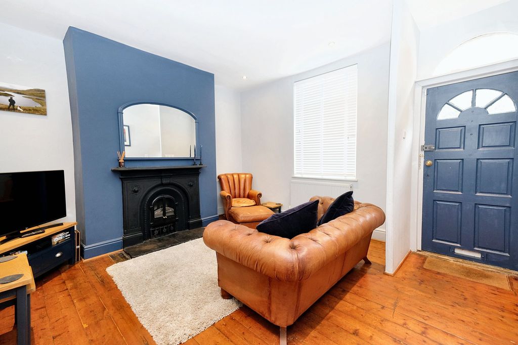 Property photo 2 of 20