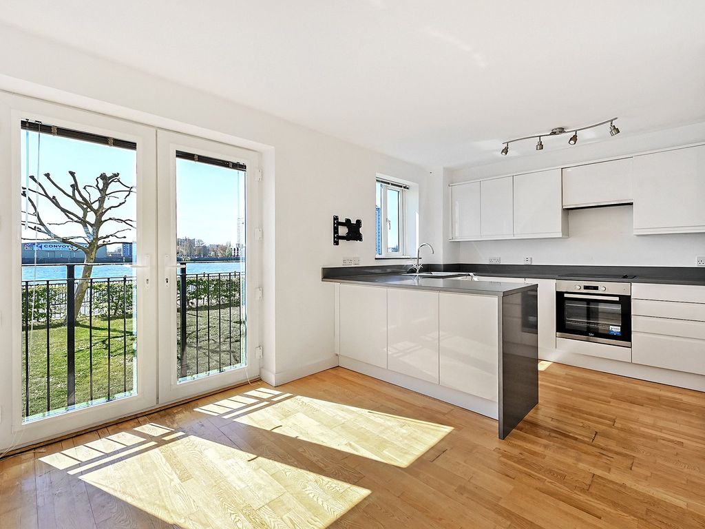 Property photo 2 of 16 Ferguson Close