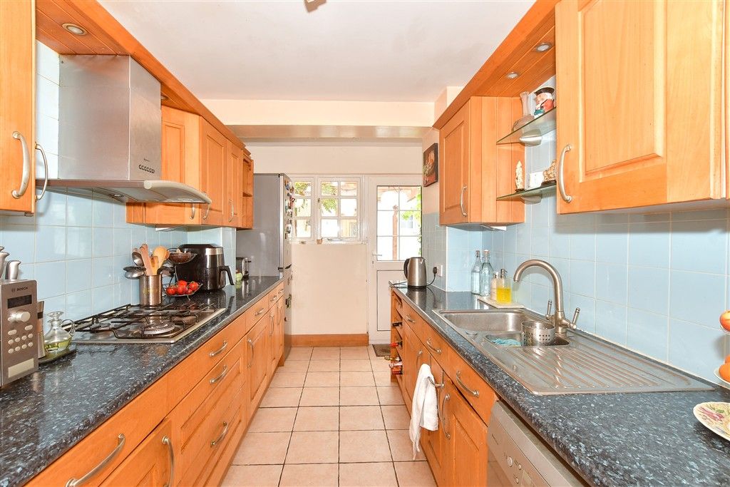 Property photo 2 of 18 Kitchen