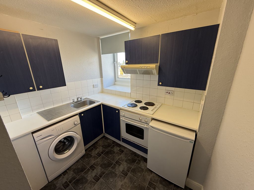 Property photo 3 of 7 Kitchen