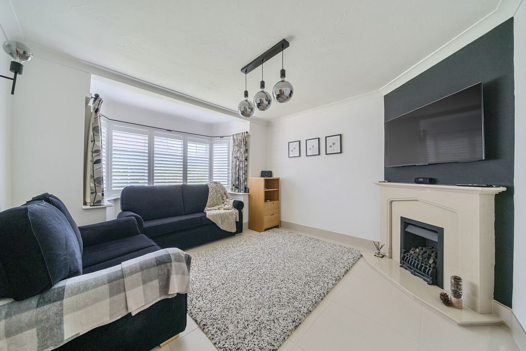 Property photo 2 of 13 1294177-39-682483...