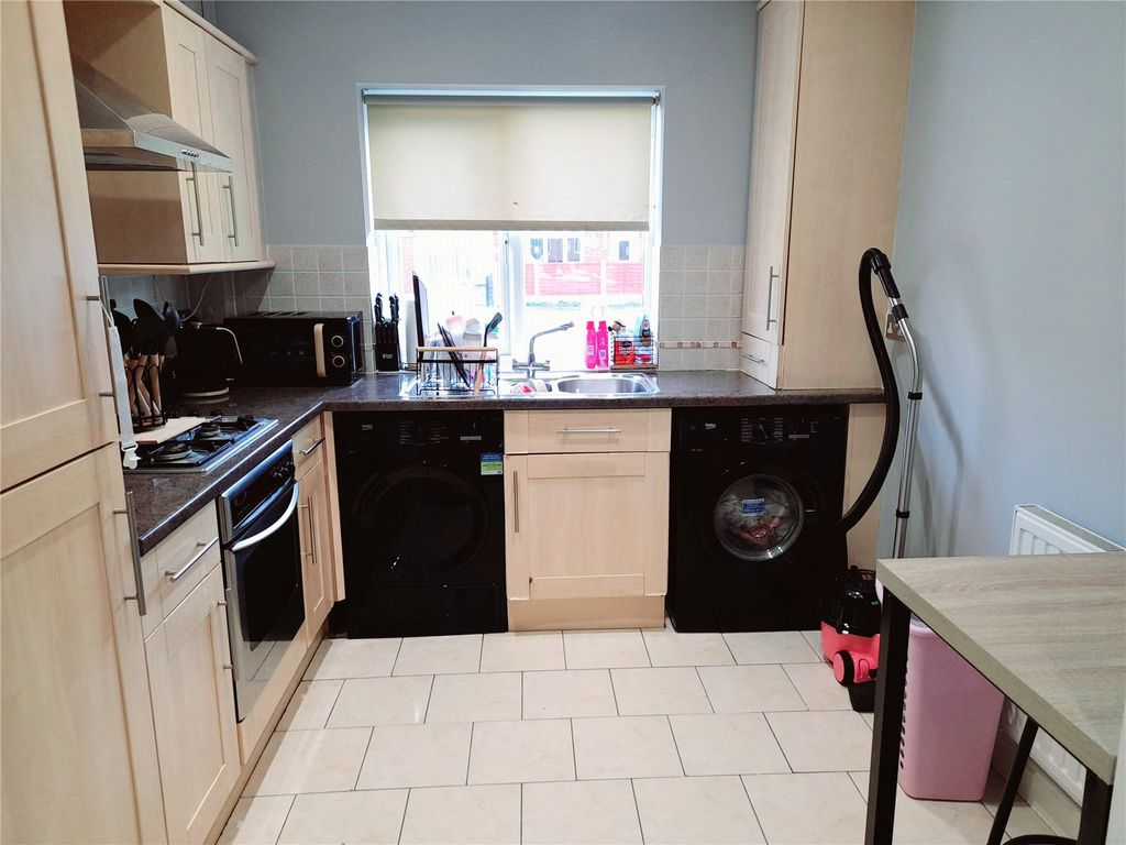 Property photo 2 of 8 Kitchen