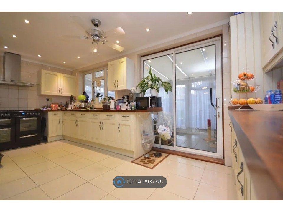 Property photo 3 of 15 Kitchen
