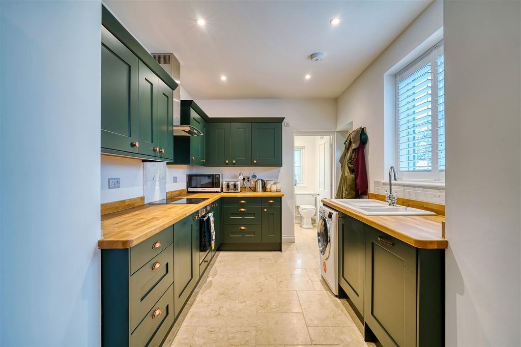 Property photo 2 of 12 Kitchen