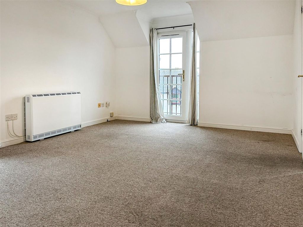 Property photo 2 of 8 12_67625.Jpg