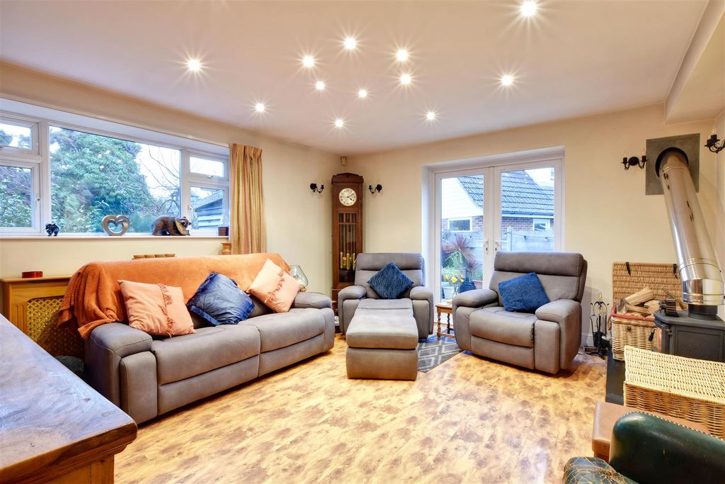 Property photo 3 of 23