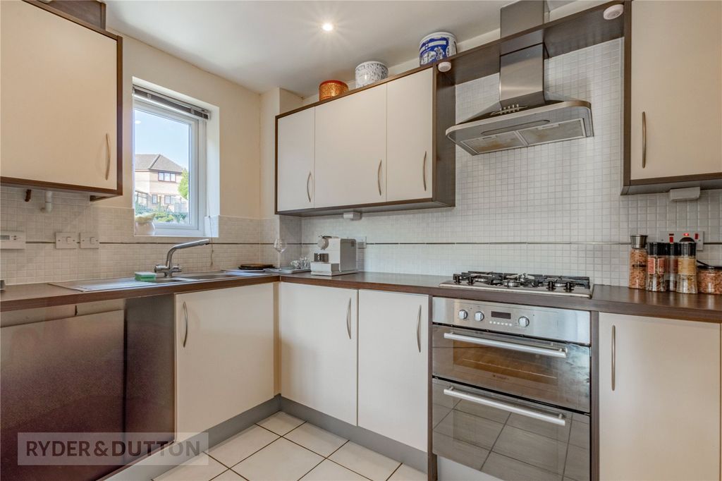 Property photo 3 of 17 Kitchen