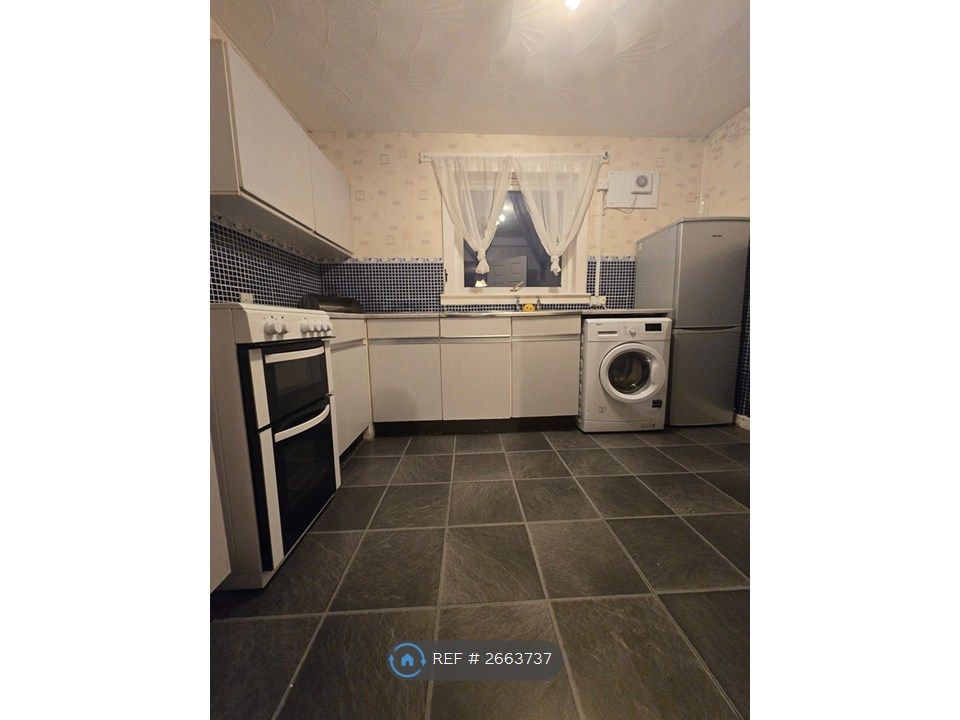 Property photo 2 of 10 Kitchen