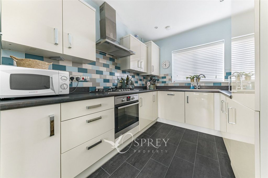 Property photo 2 of 18 Kitchen
