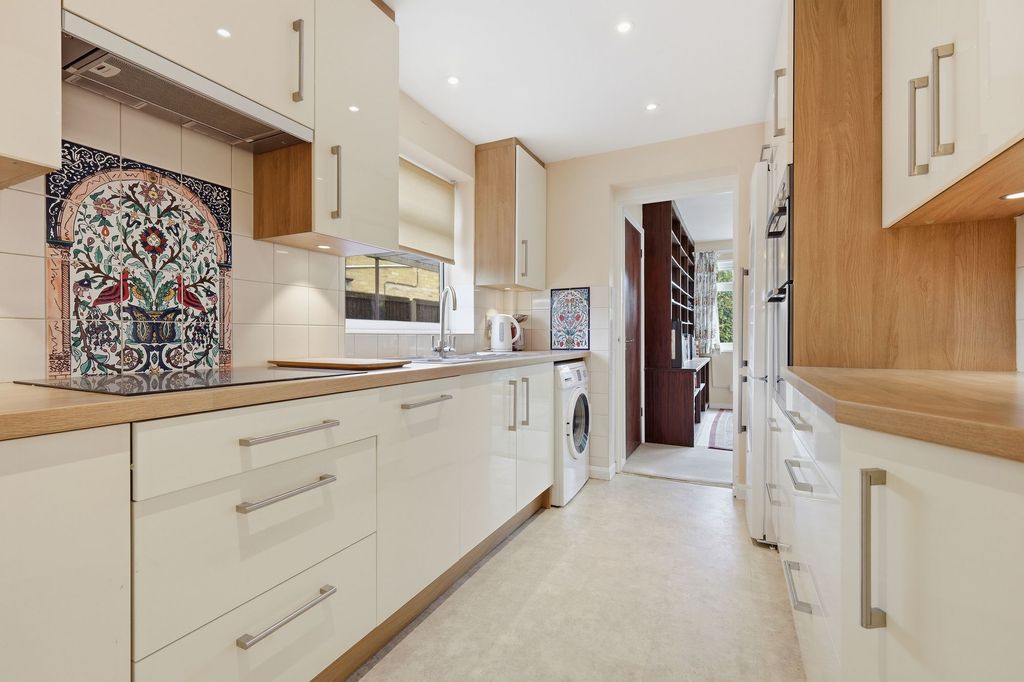 Property photo 2 of 22