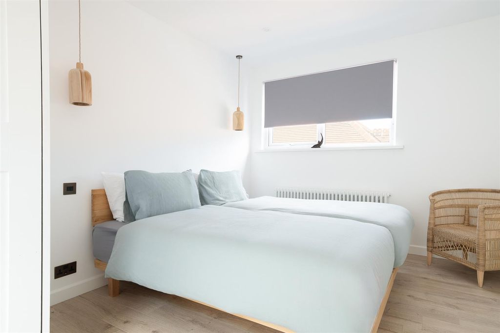 Additional image 25 of 2 bed flat for saleSeaview, Isle Of Wight PO34