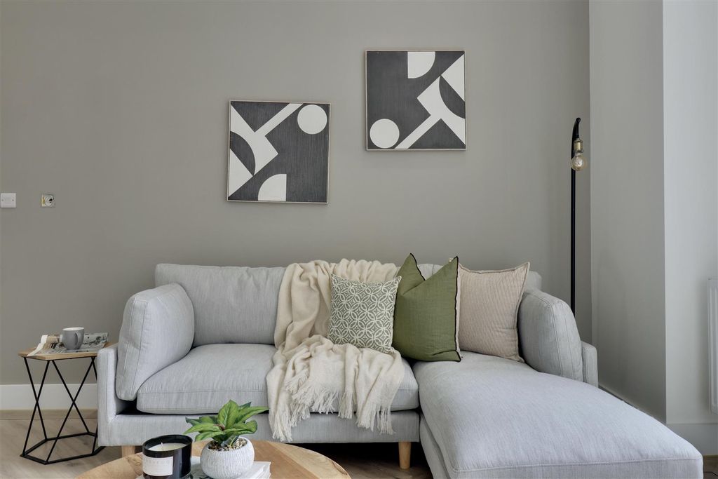 Property photo 3 of 23 Ec80268C-9F19-4301-B666-7B6F05061B59_1_201_A.Jpeg