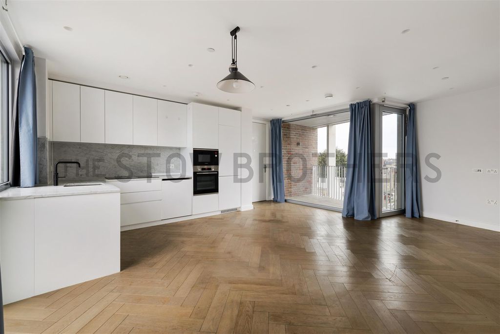 Property photo 2 of 24