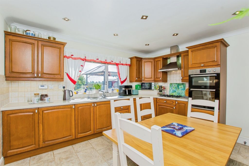 Property photo 3 of 21